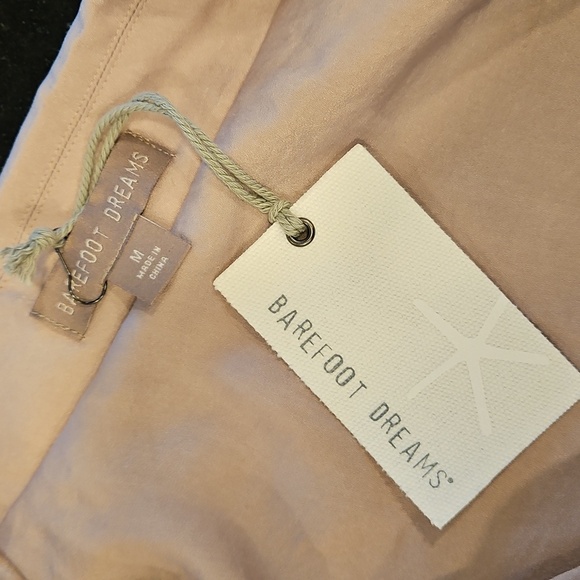 💕BAREFOOT DREAMS💕 Washed Satin Notch Collar Robe ~ Feather Medium M NWT - Picture 7 of 11